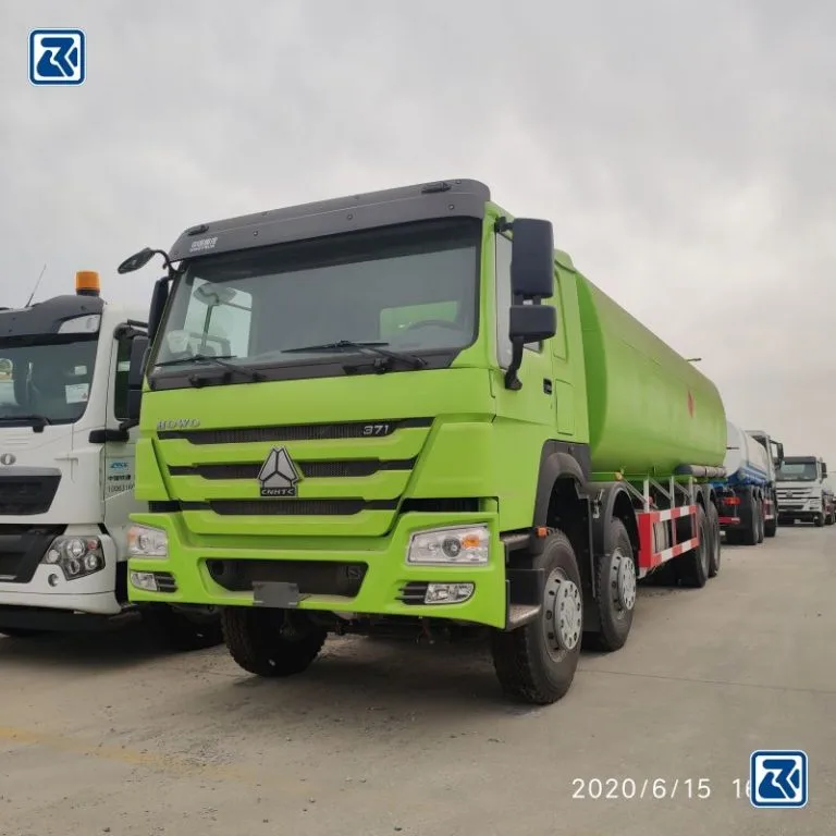 Caminhão-tanque HOWO 8X4 para venda