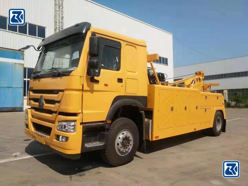 Vista frontal do camião HOWO 4X2 Heavy Duty Wrecker com a sua unidade de reboque e pneus pesados em exposição